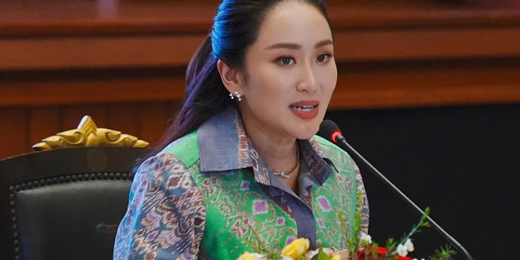 Tayland’ın yeni lideri eski başbakanın kızı oldu