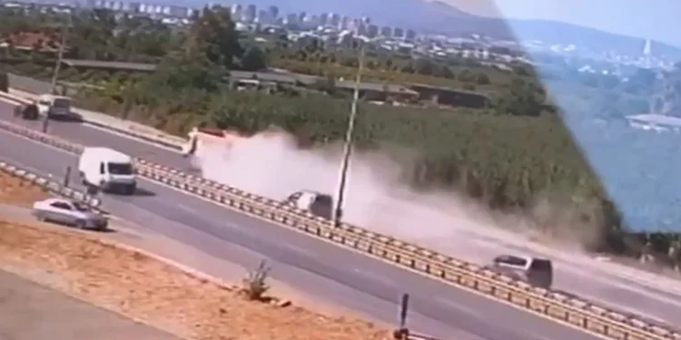 Hafriyat kamyonunun lastiği bomba gibi patladı