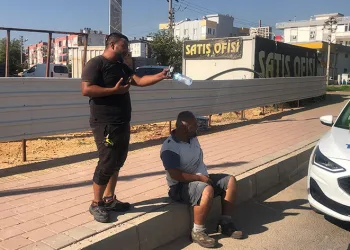 Kanala uçan araçtan burnu kanamadan çıktı