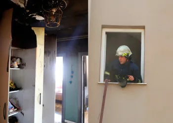 Panik içinde apartmanı boşalttılar