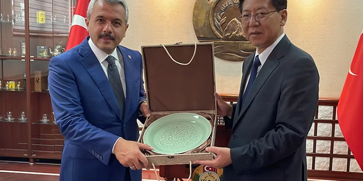 Çin Halk Cumhuriyeti Ankara Büyükelçisi Liu Rize çayına hayran kaldı