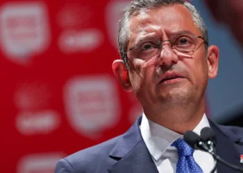 Özgür Özel, röntgen filmlerini paylaştı