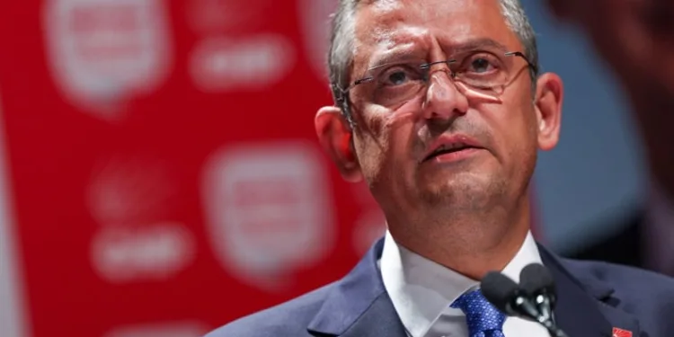 Özgür Özel, röntgen filmlerini paylaştı