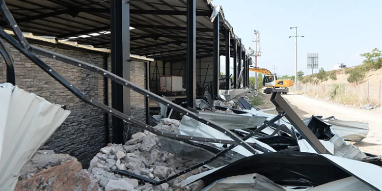 Osmangazi’de tarım arazileri kaçak yapılardan temizleniyor