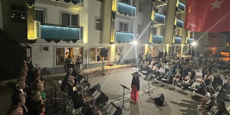İnegöl Belediyesi Oylat’ta konser verdi
