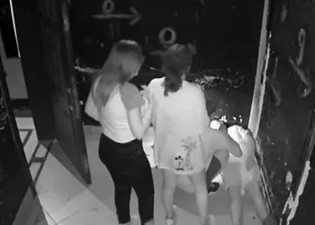 Korkmak için para ödedi, bayıldı