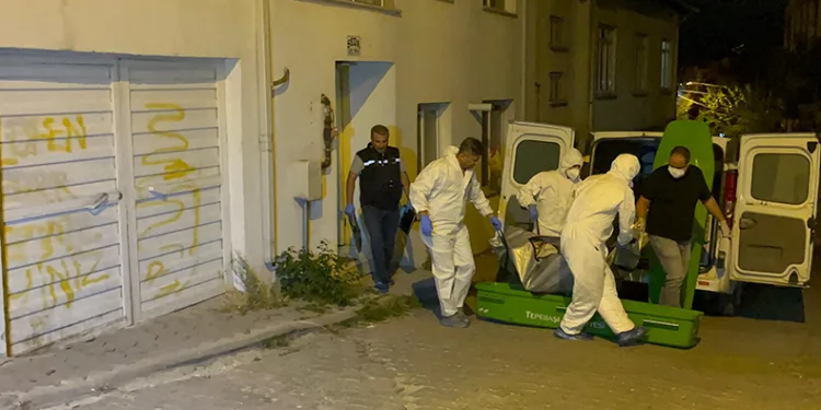 Kötü koku yayılan dairede cansız beden bulundu