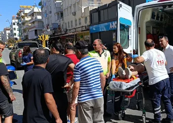 Kamyonete çarpan motosikletin sürücüsü yaralandı