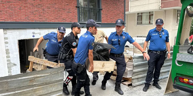 Maltepe’de asansör boşluğuna düşen işçi hayatını kaybetti