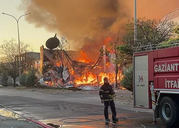 Gaziantep’te halı fabrikasında yangın