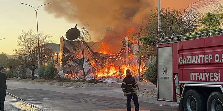 Gaziantep’te halı fabrikasında yangın