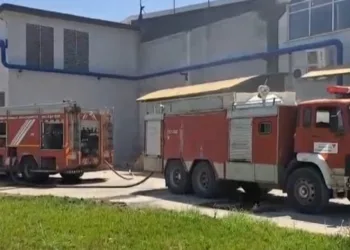 Tekstil fabrikasındaki yangın büyümeden söndürüldü