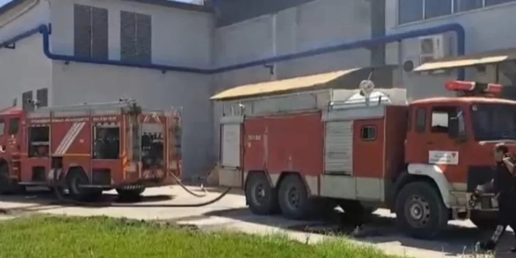 Tekstil fabrikasındaki yangın büyümeden söndürüldü