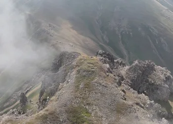 Sisler arasında büyüleyici manzara