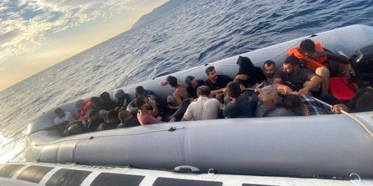 Ayvacık açıklarında 22 kaçak göçmen yakalandı