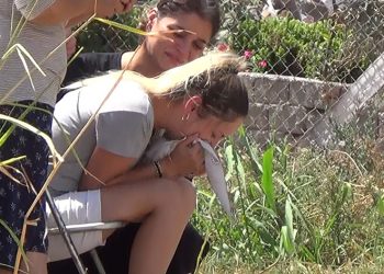 Hayatını kaybeden annesinin yemenisini koklayıp gözyaşlarına boğuldu