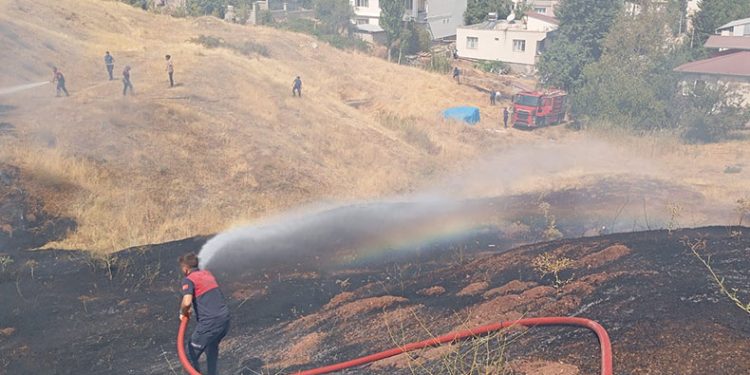 Gölbaşı’nda otluk yangınında 50 dönümlük alan zarar gördü