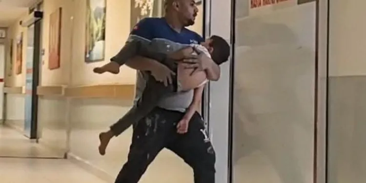 Bursa’da balkondan düşen çocuk ağır yaralandı