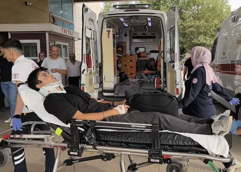 Bursa’da otomobil kamyona arkadan çarptı