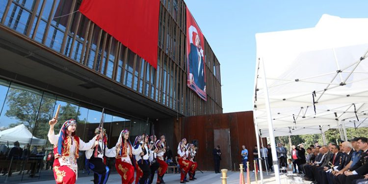 Zafer Bayramı İnegöl’de coşkuyla kutlandı