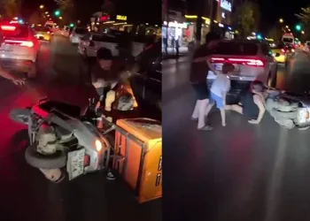 Karısına motosiklet çarpan, çocuğu ölümden dönen adam sinirlerine hakim olamadı