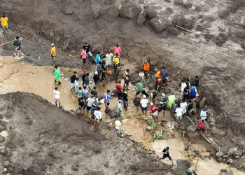 Endonezya’da sel: 13 ölü