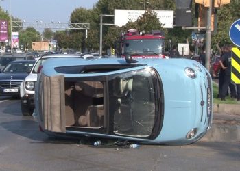 Maltepe’de kontrolden çıkan otomobil yan yattı