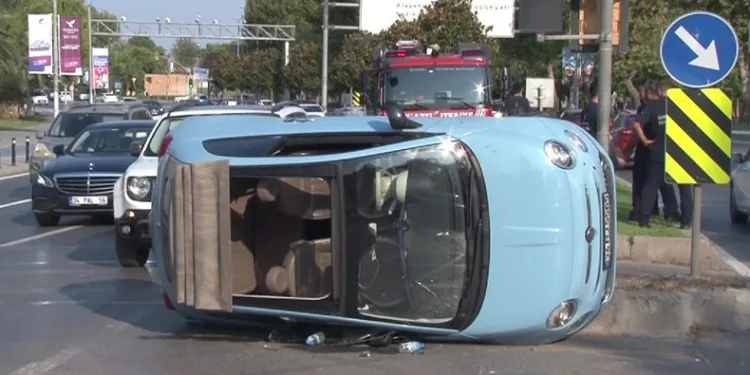 Maltepe’de kontrolden çıkan otomobil yan yattı