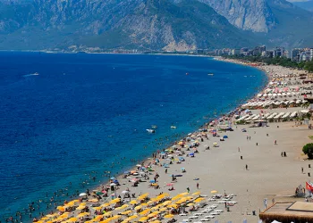 Antalya’da termometreler 40 dereceyi gösterdi