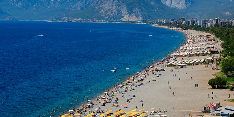 Antalya’da termometreler 40 dereceyi gösterdi