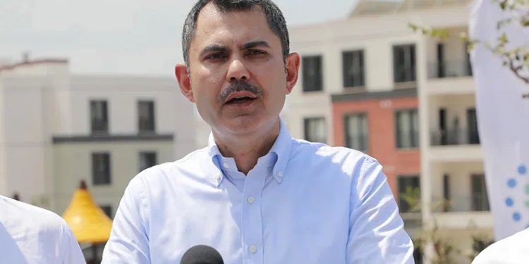 Bakan Kurum yangından zarar gören konutların sayısını açıkladı