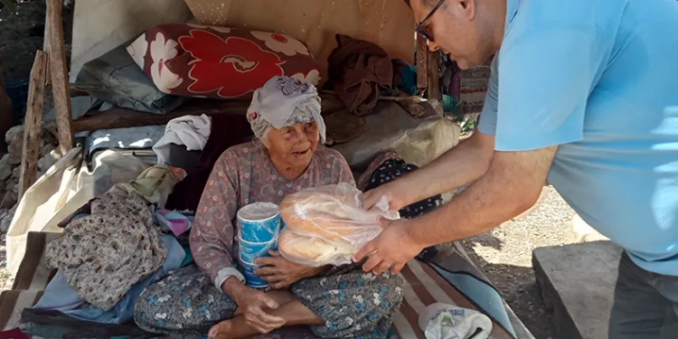 Alanya Aşevi ihtiyaç sahiplerinin yanında