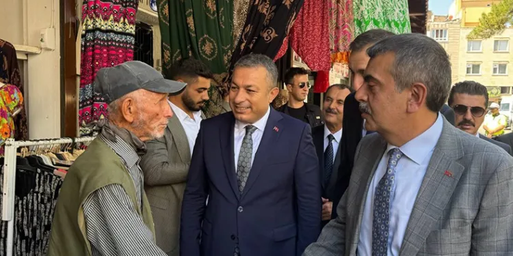 Bakan Tekin, Kilis’te esnafı ziyaret etti