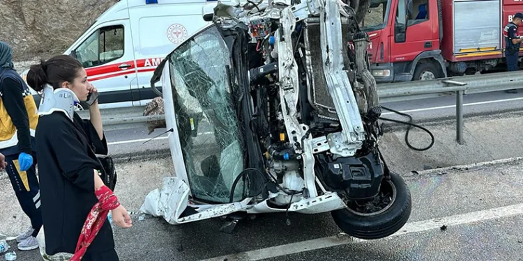 Takla atan araçta 6 kişi yaralandı