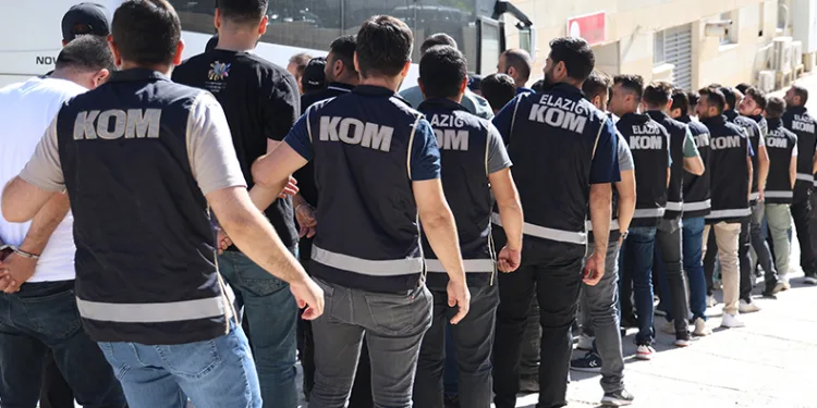 “Kuyu-16” operasyonunda yakalanan şüpheliler adliyeye sevk edildi