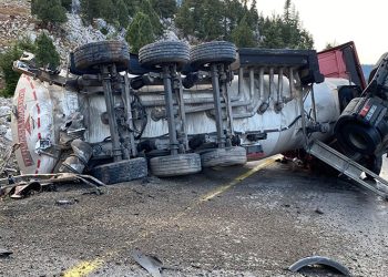 Antalya’da mazot yüklü tanker devrildi