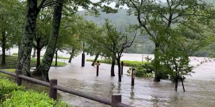 Tokyo ve çevresinde sel baskınları