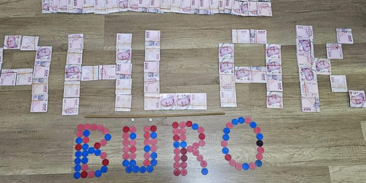 Bursa’da kumarhaneye suçüstü baskın : 5 gözaltı