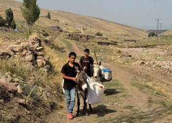 Iğdırlı çocukların su taşıma çilesi