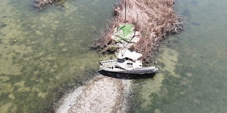Ulusal öneme haiz göl adeta can çekişiyor