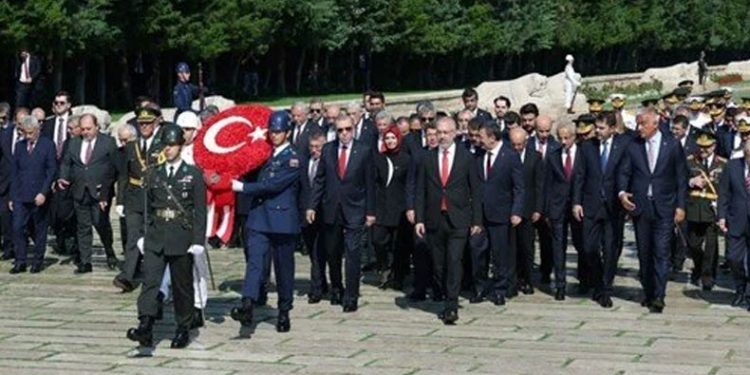 Devlet erkanından Anıtkabir ziyareti