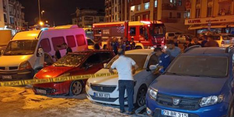 Kavga ettiği babasının arabasını yaktı