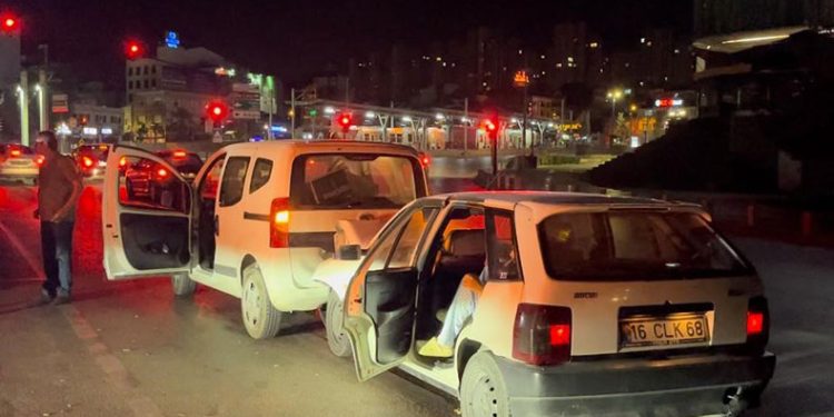 Bursa’da uygulamadan kaçarken kazaya karıştı