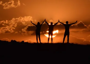 Güneş ve ay aynı gökyüzünde