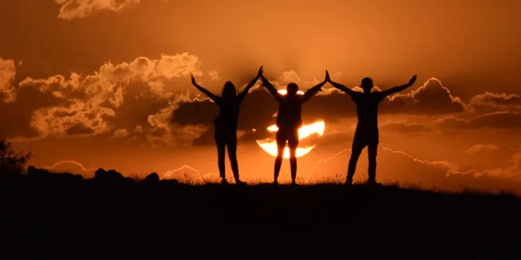 Güneş ve ay aynı gökyüzünde