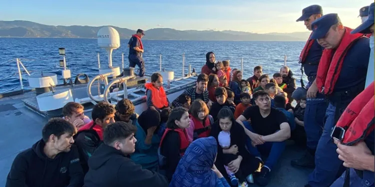 Ayvacık açıklarında 37 kaçak göçmen yakalandı