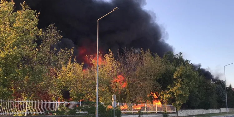 Tekirdağ’da plastik fabrikasındaki yangın