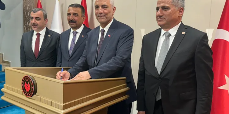 Ticaret Bakanı Bolat, Zonguldak Valiliği’ni ziyaret etti