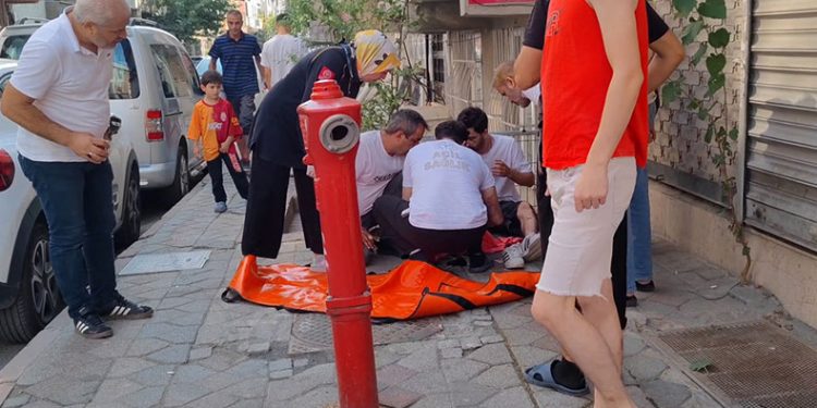 Kaldırımda yürürken silahlı saldırıya uğradı