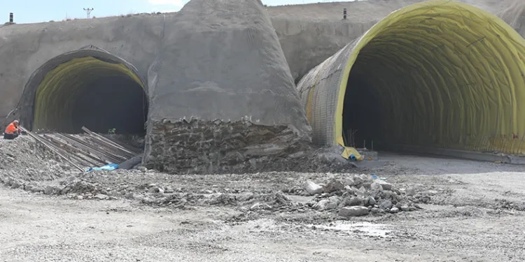 Güzeldere tüneliyle mesafe kısalacak